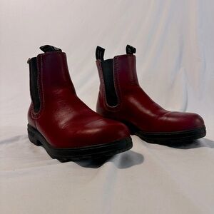 Blundstone Women's Originals #1352 Shiraz RED. Size 9